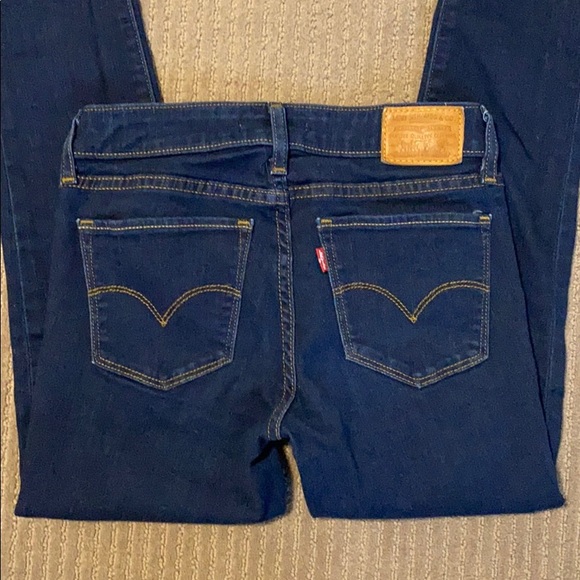 EUC Levi 711 Skinny Dark Wash Size 24 Short - Picture 6 of 7